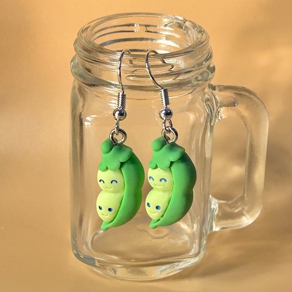 Two 🫛 Peas in a pod Earrings - Picture 1 of 1